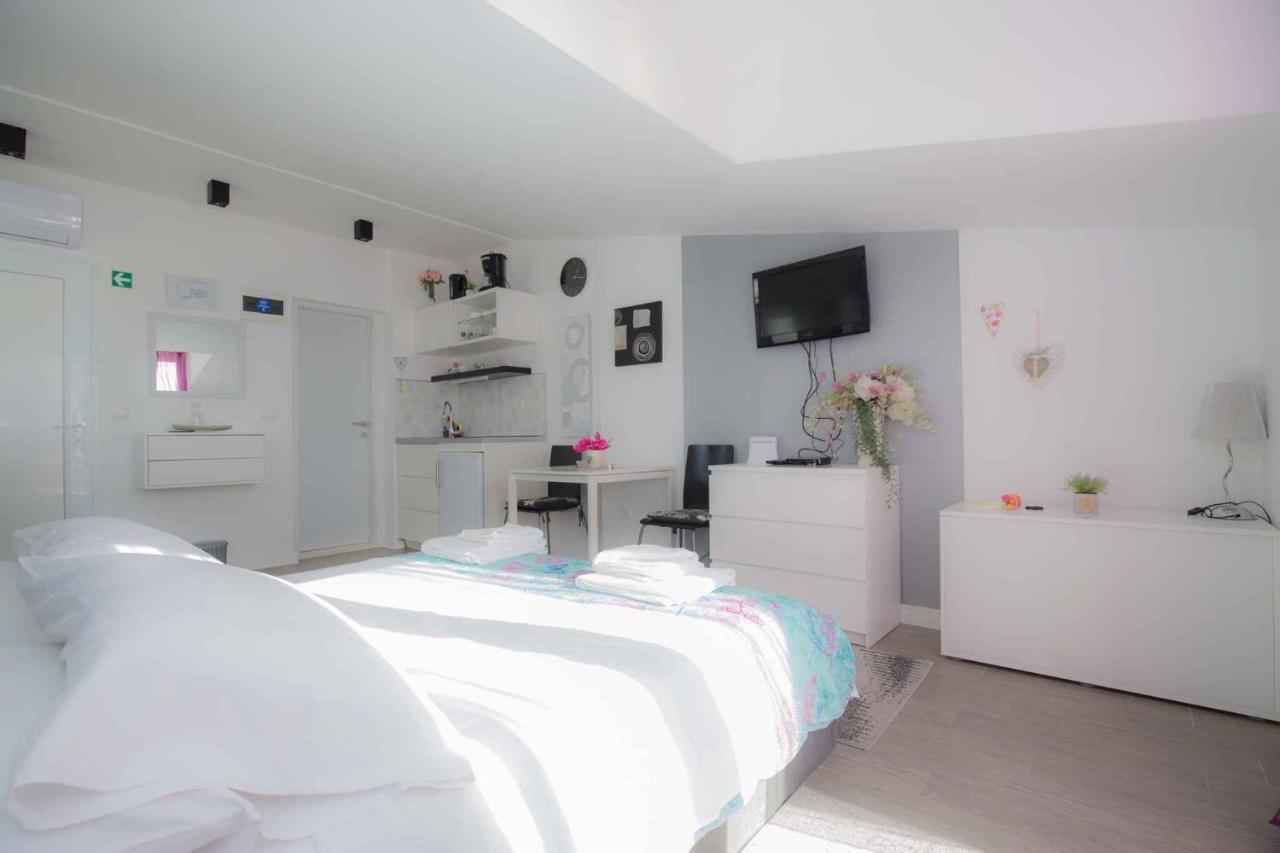 Apartments In Rogoznica 36019 ภายนอก รูปภาพ